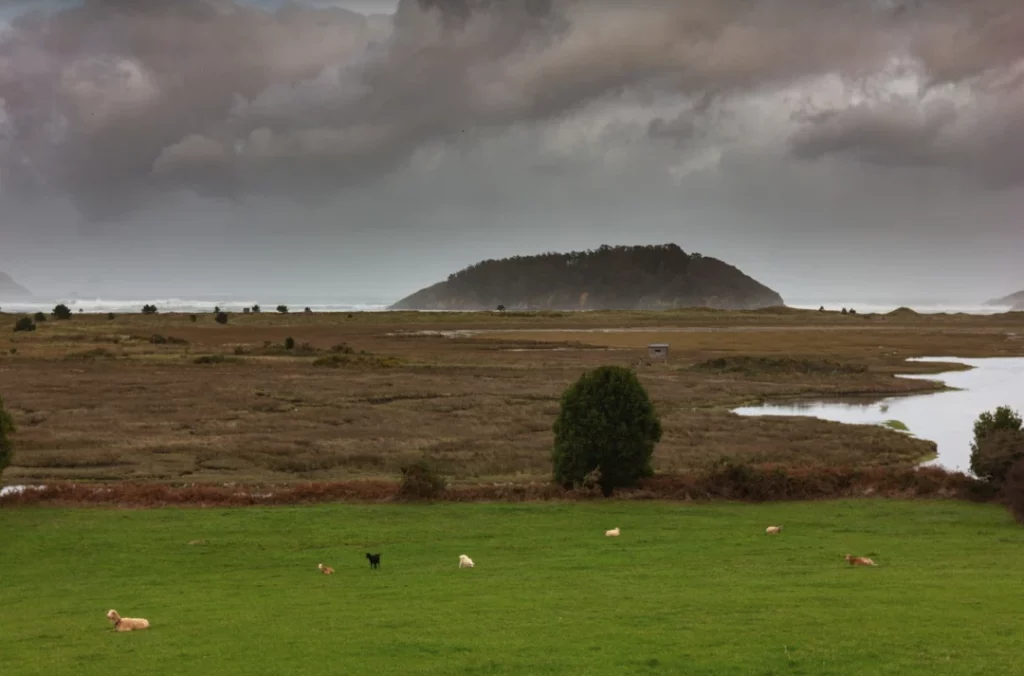 Geosite Península de Masanteo-Illa de San Vicente e mélange de Somozas na praia de Espasante e San Antón